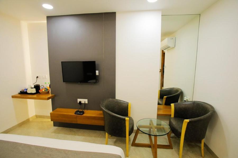 Hotel The Grand อินดอร์ ภายนอก รูปภาพ