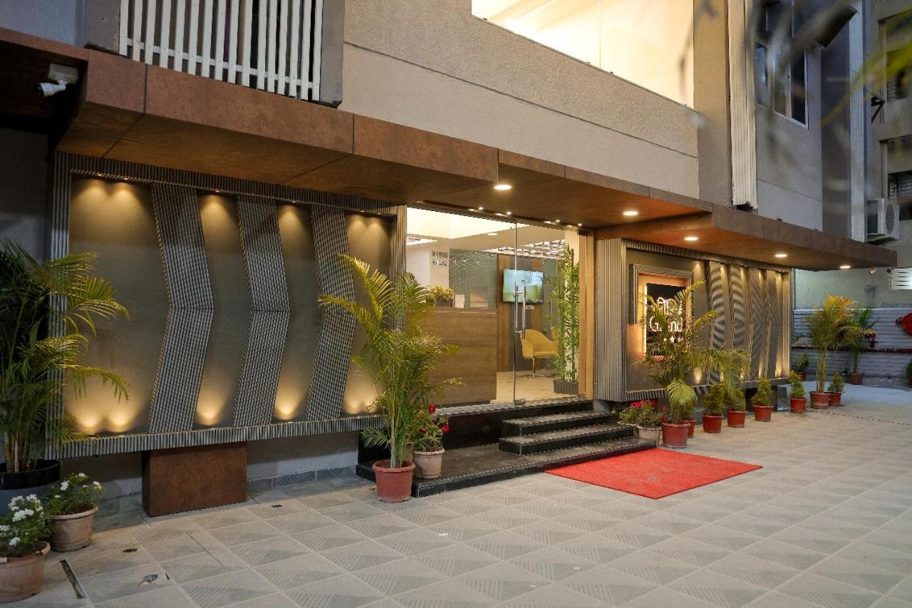 Hotel The Grand อินดอร์ ภายนอก รูปภาพ